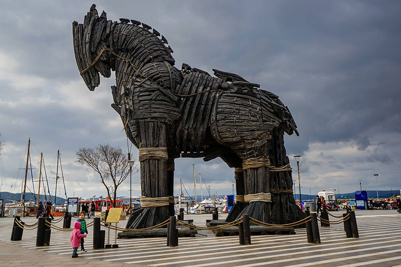 How big was the Trojan horse?